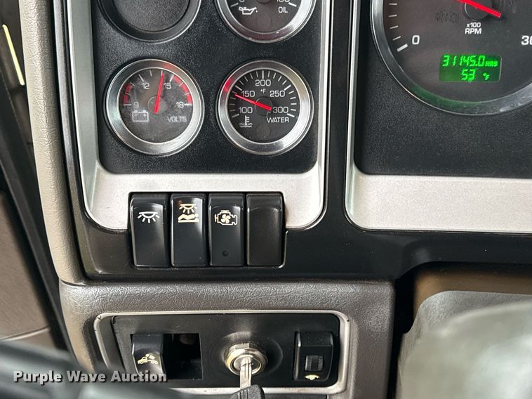 image for item EG2331 2013 Kenworth T660 semi truck