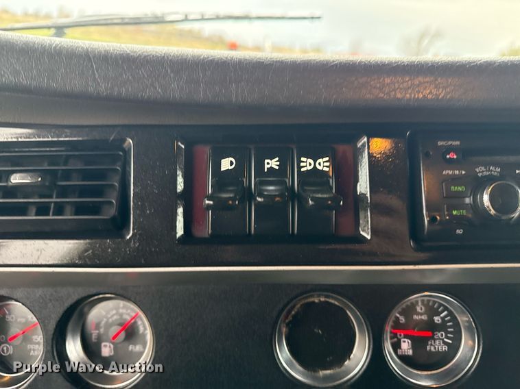 image for item EG2331 2013 Kenworth T660 semi truck