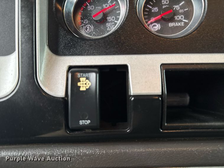 image for item EG2331 2013 Kenworth T660 semi truck