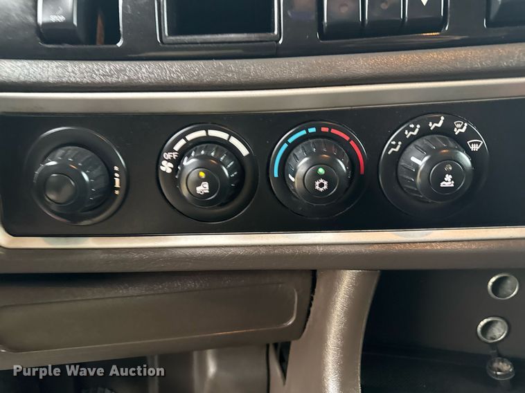 image for item EG2331 2013 Kenworth T660 semi truck