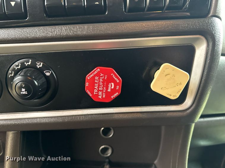 image for item EG2331 2013 Kenworth T660 semi truck