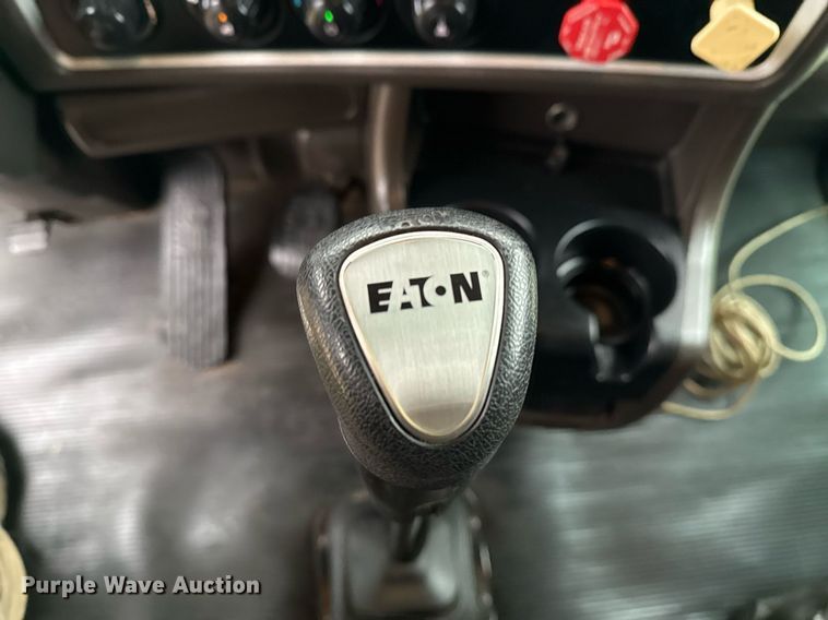 image for item EG2331 2013 Kenworth T660 semi truck