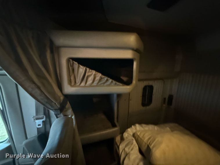 image for item EG2331 2013 Kenworth T660 semi truck