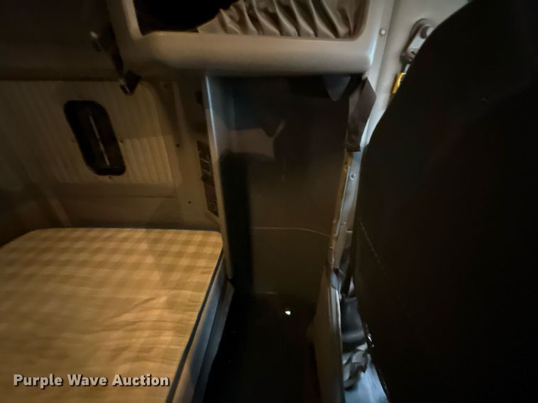 image for item EG2331 2013 Kenworth T660 semi truck