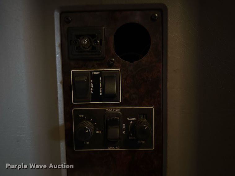 image for item EG2331 2013 Kenworth T660 semi truck