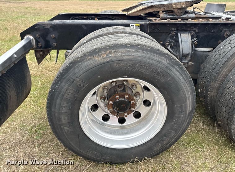 image for item EG2331 2013 Kenworth T660 semi truck