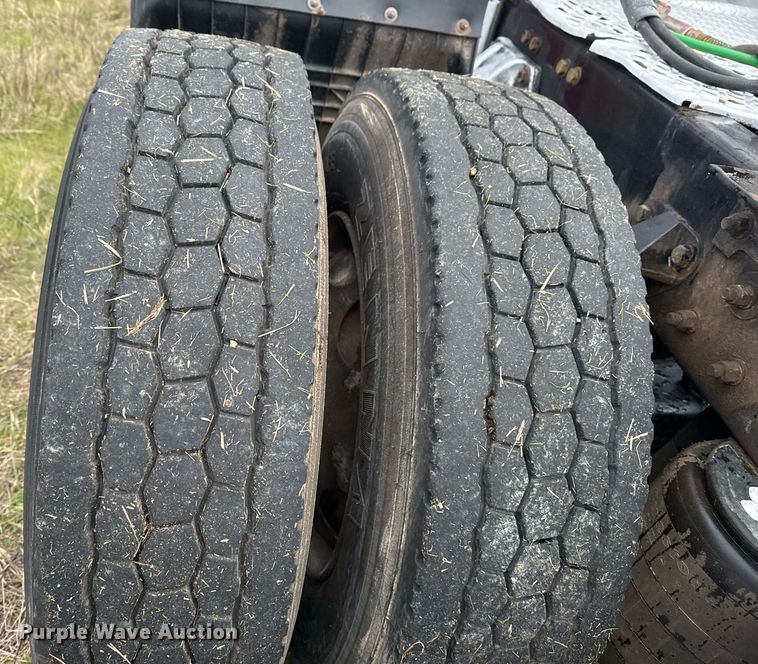 image for item EG2331 2013 Kenworth T660 semi truck