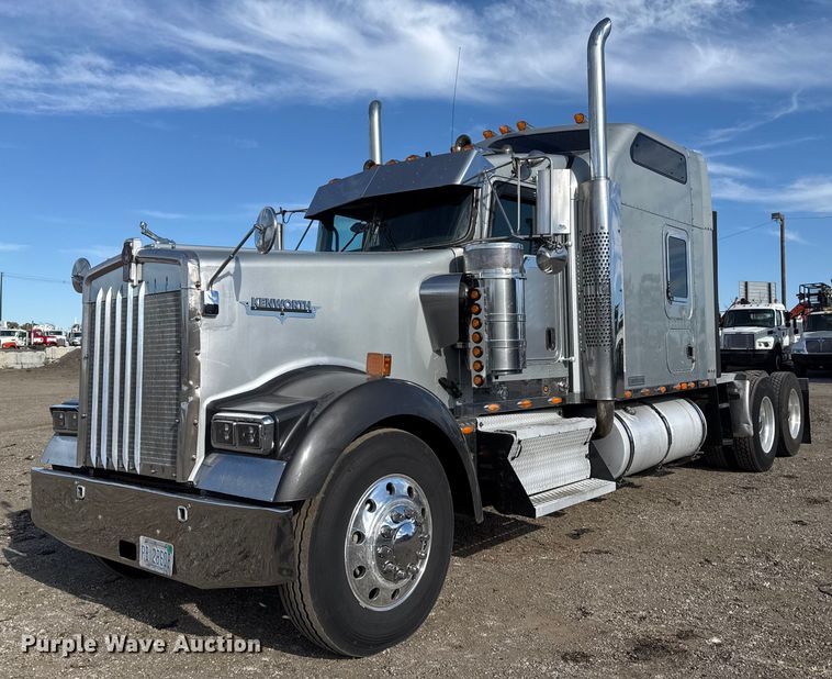 image for item EG2340 2006 Kenworth semi truck