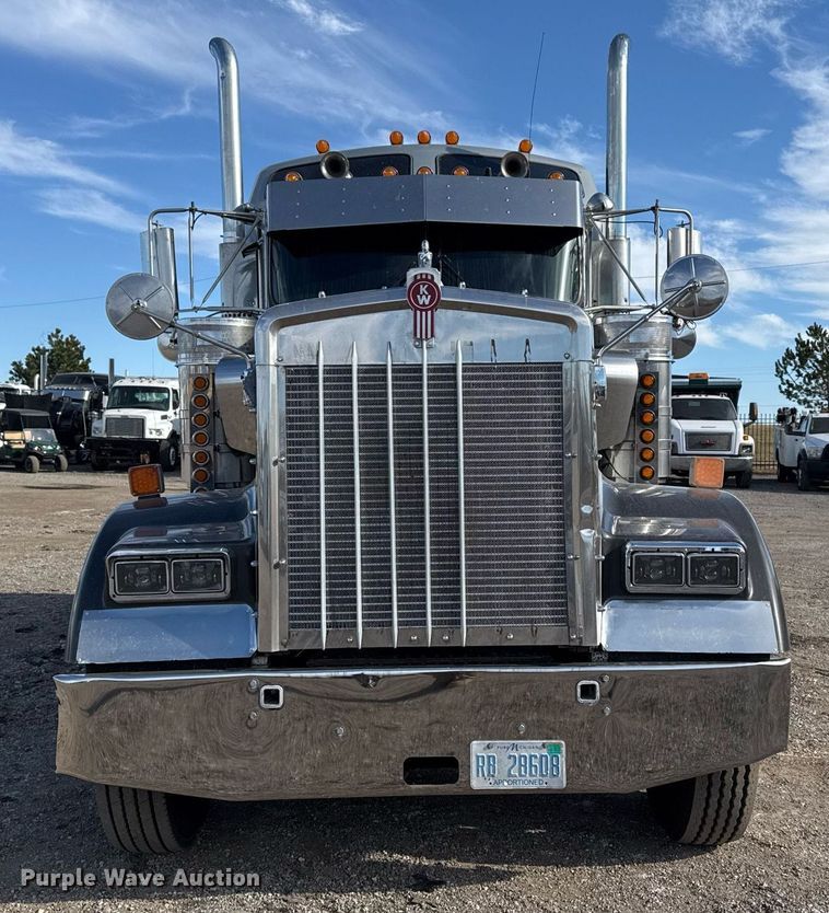 image for item EG2340 2006 Kenworth semi truck