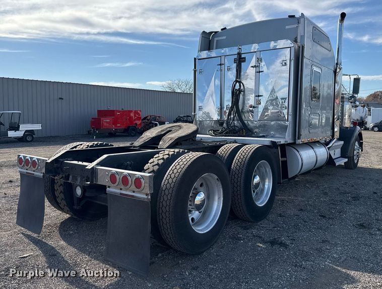 image for item EG2340 2006 Kenworth semi truck