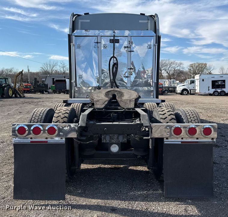 image for item EG2340 2006 Kenworth semi truck