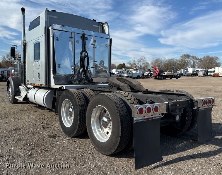 image for item EG2340 2006 Kenworth semi truck