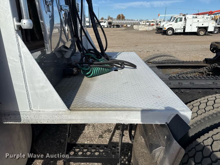 image for item EG2340 2006 Kenworth semi truck