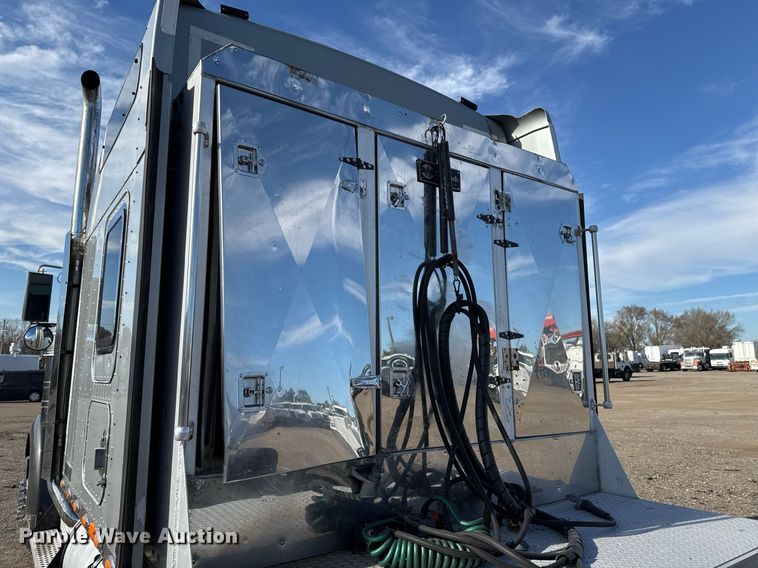 image for item EG2340 2006 Kenworth semi truck