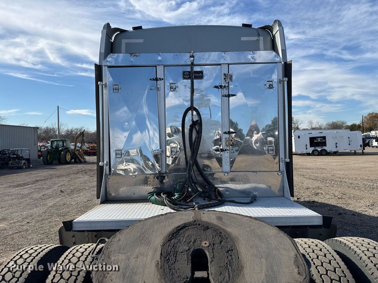 image for item EG2340 2006 Kenworth semi truck