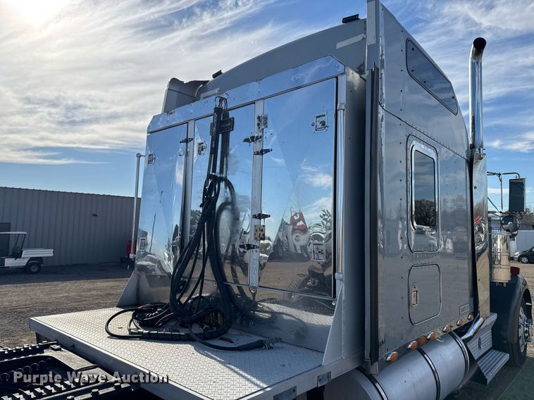 image for item EG2340 2006 Kenworth semi truck