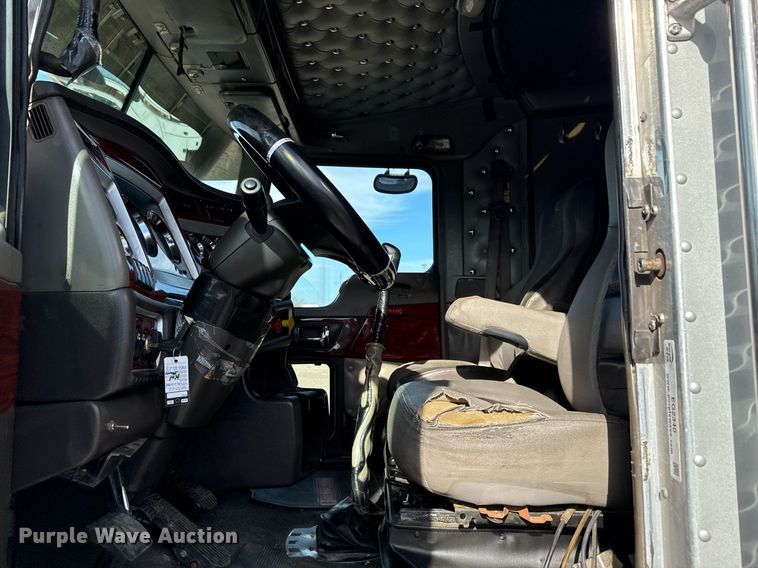 image for item EG2340 2006 Kenworth semi truck