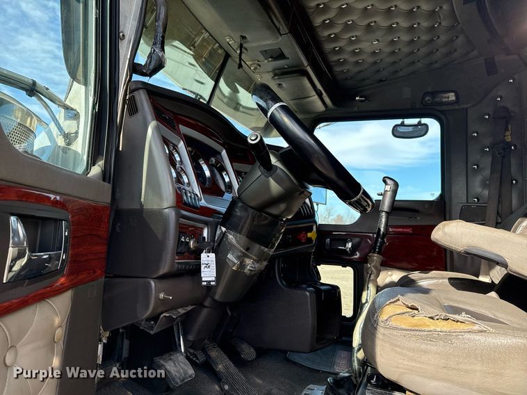 image for item EG2340 2006 Kenworth semi truck