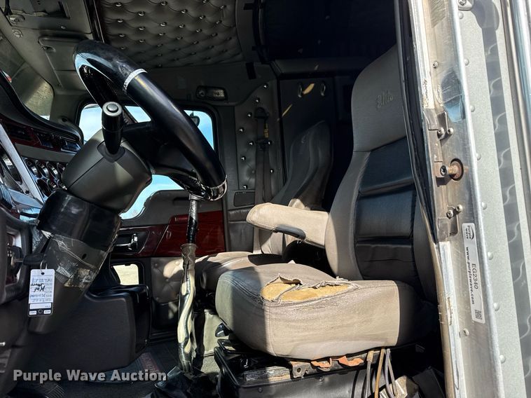 image for item EG2340 2006 Kenworth semi truck