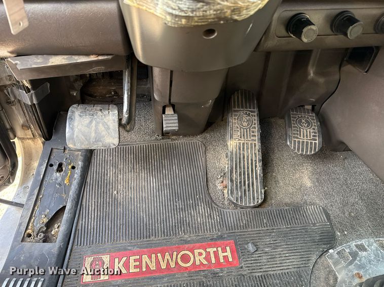 image for item EG2340 2006 Kenworth semi truck