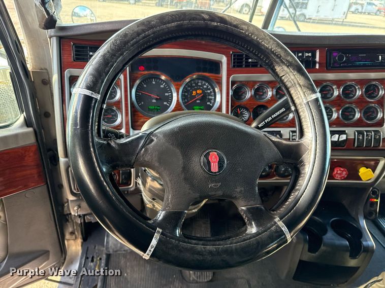 image for item EG2340 2006 Kenworth semi truck