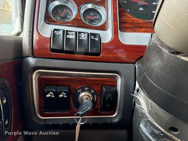 image for item EG2340 2006 Kenworth semi truck