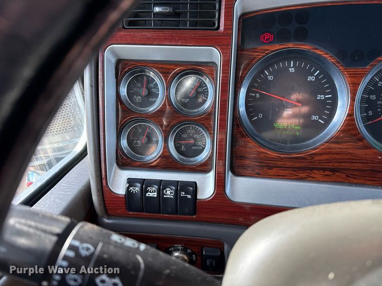 image for item EG2340 2006 Kenworth semi truck