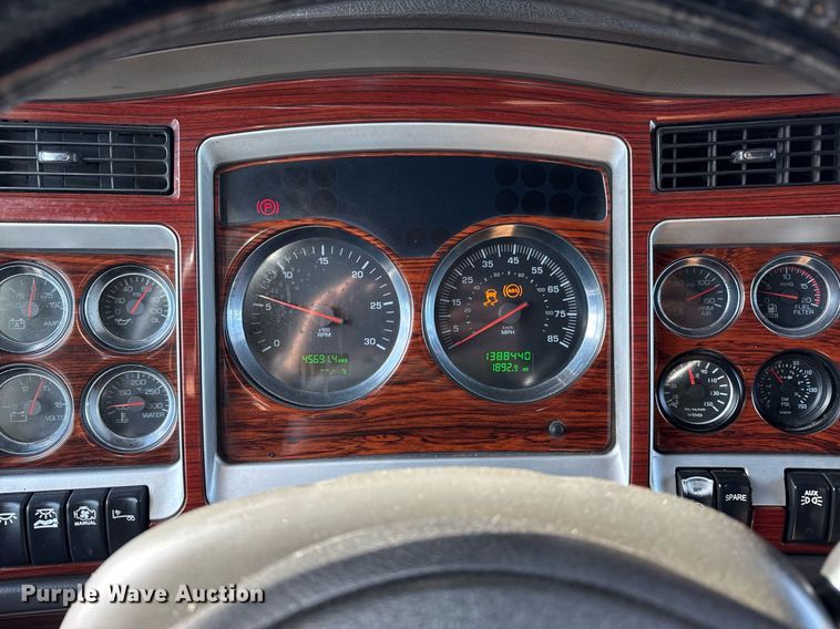 image for item EG2340 2006 Kenworth semi truck