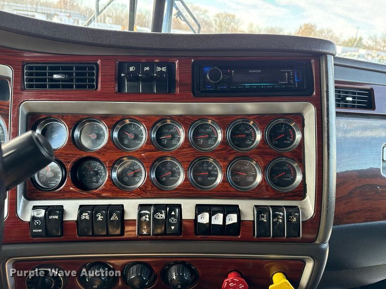 image for item EG2340 2006 Kenworth semi truck