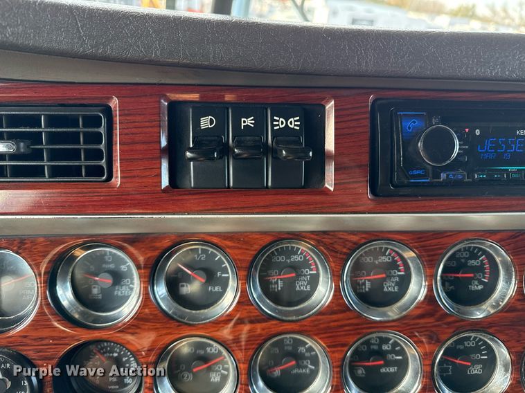 image for item EG2340 2006 Kenworth semi truck