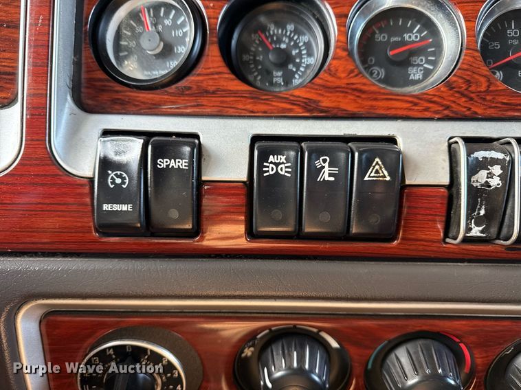 image for item EG2340 2006 Kenworth semi truck