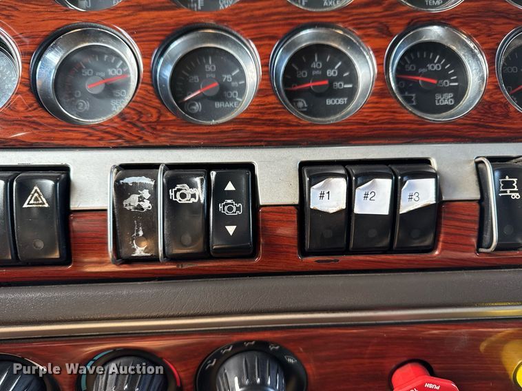 image for item EG2340 2006 Kenworth semi truck