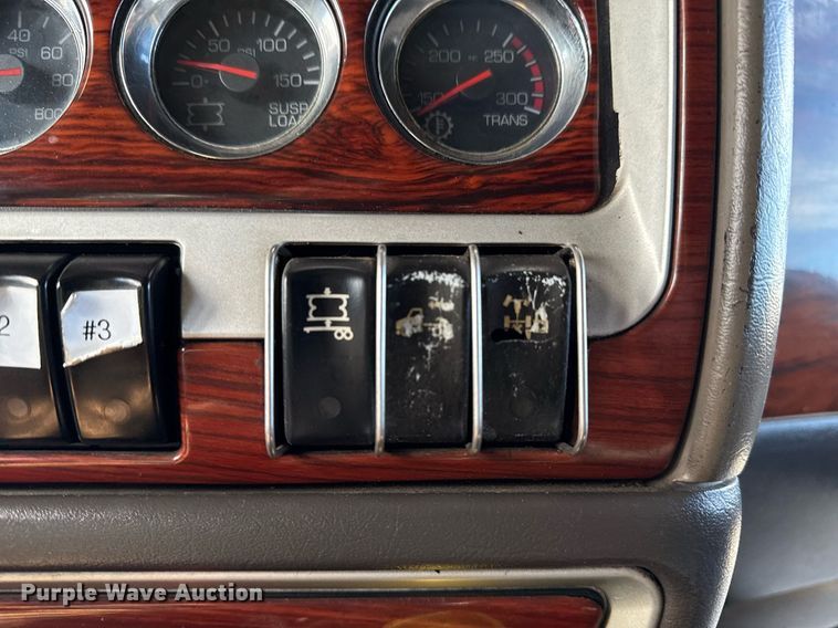 image for item EG2340 2006 Kenworth semi truck