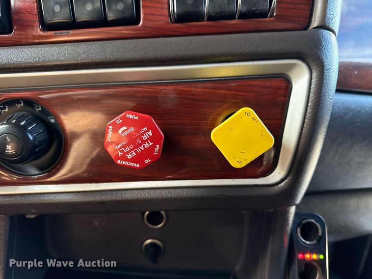 image for item EG2340 2006 Kenworth semi truck