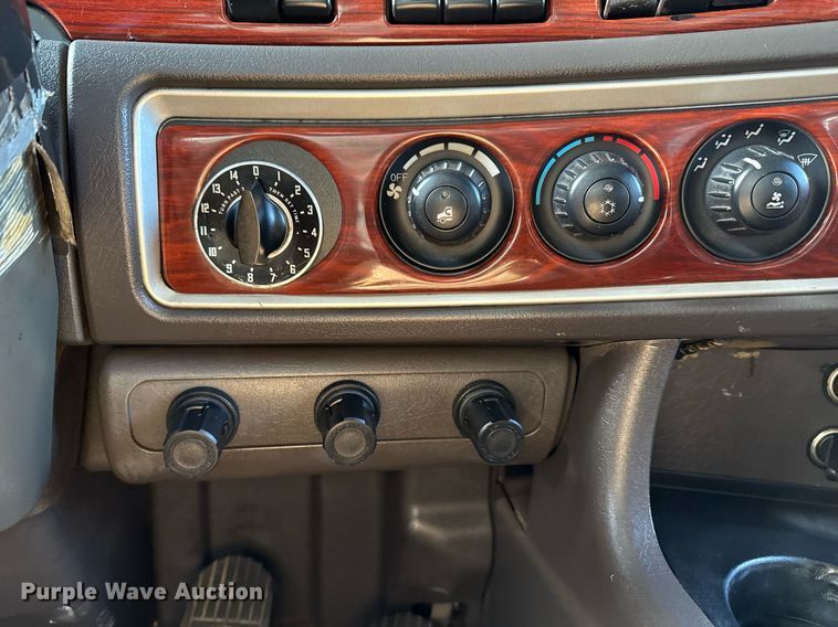 image for item EG2340 2006 Kenworth semi truck