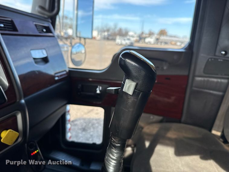 image for item EG2340 2006 Kenworth semi truck