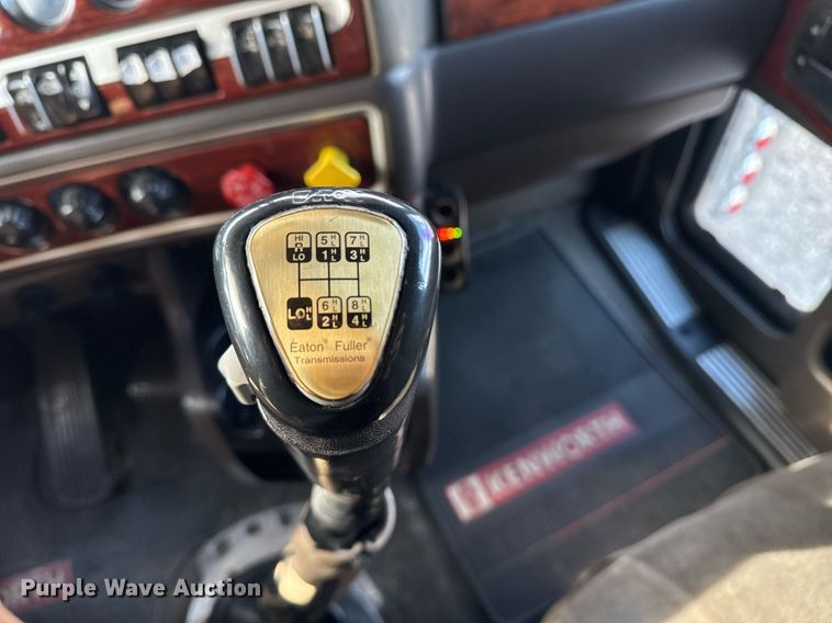 image for item EG2340 2006 Kenworth semi truck