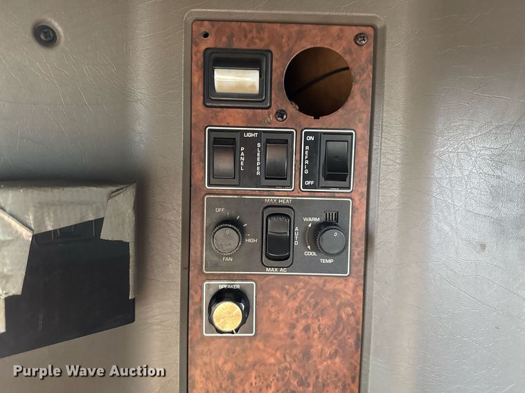 image for item EG2340 2006 Kenworth semi truck