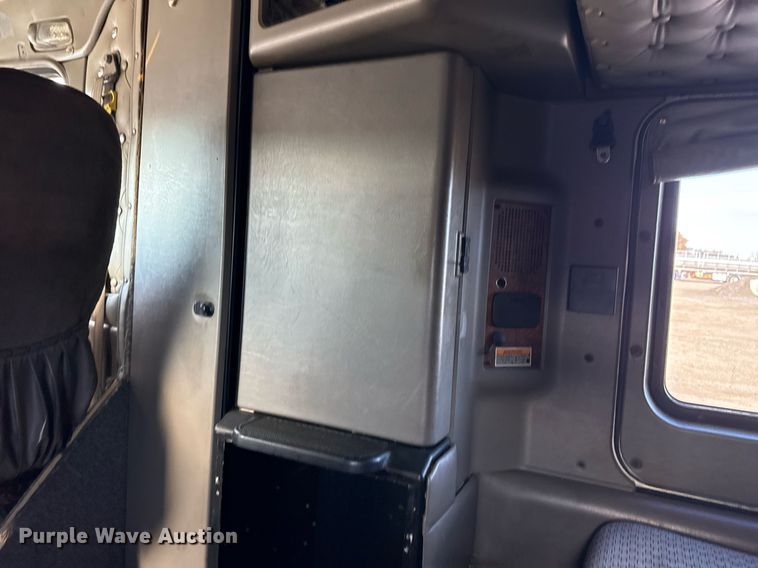 image for item EG2340 2006 Kenworth semi truck