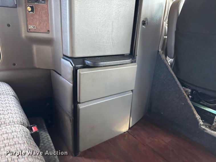 image for item EG2340 2006 Kenworth semi truck