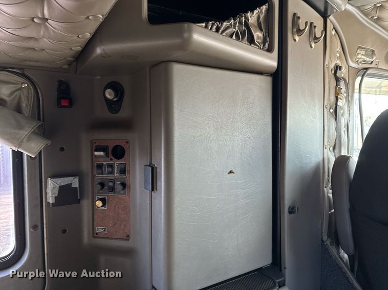 image for item EG2340 2006 Kenworth semi truck