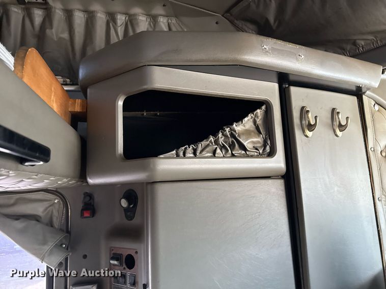 image for item EG2340 2006 Kenworth semi truck