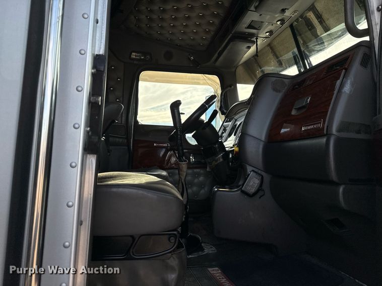 image for item EG2340 2006 Kenworth semi truck