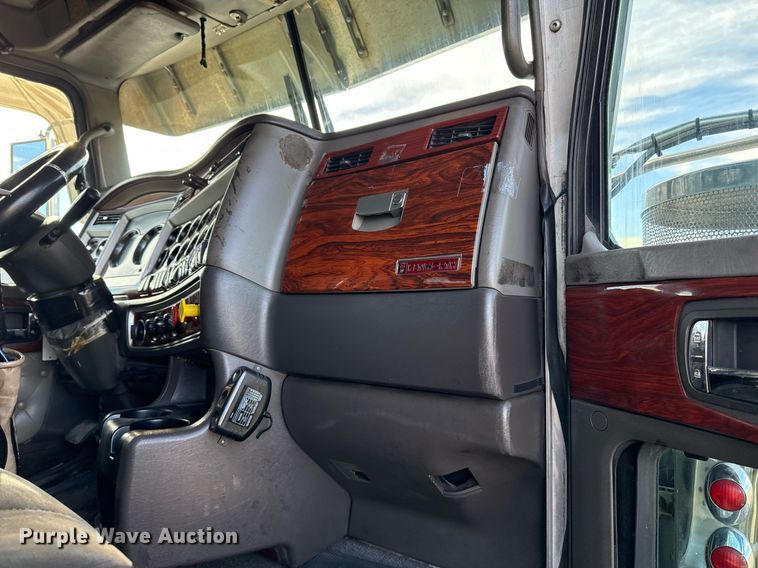 image for item EG2340 2006 Kenworth semi truck