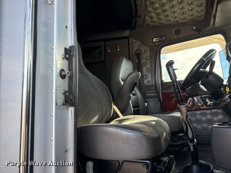 image for item EG2340 2006 Kenworth semi truck