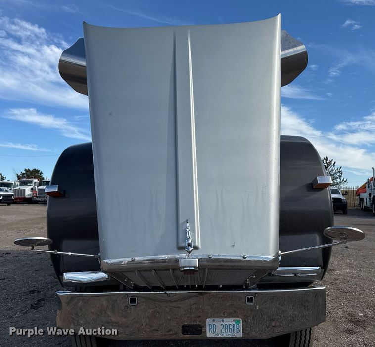 image for item EG2340 2006 Kenworth semi truck