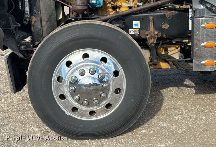 image for item EG2340 2006 Kenworth semi truck