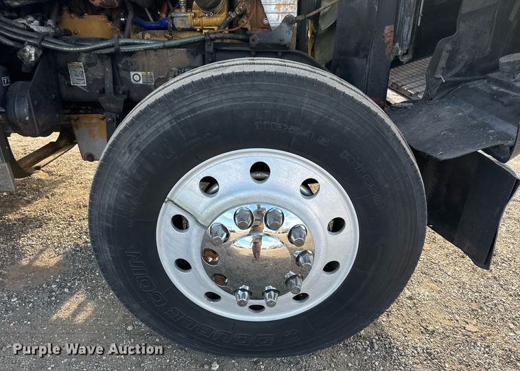 image for item EG2340 2006 Kenworth semi truck