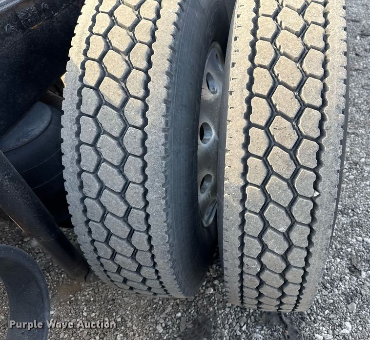 image for item EG2340 2006 Kenworth semi truck