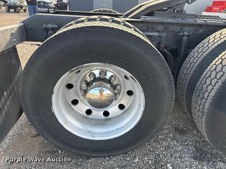 image for item EG2340 2006 Kenworth semi truck